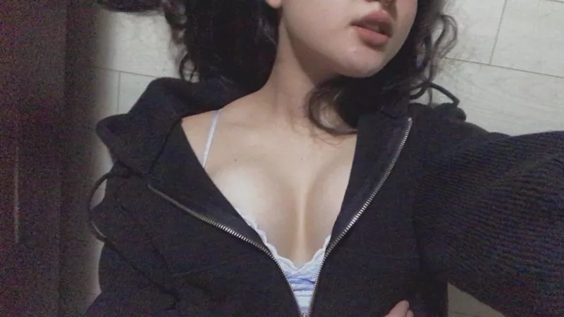 Do you want my lips wrapped around your cock? 🥺