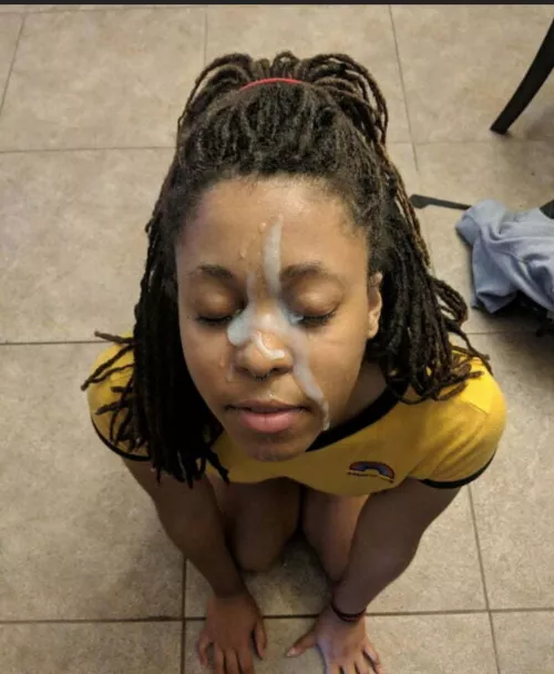 Does anybody know of her name or if she has a OF?