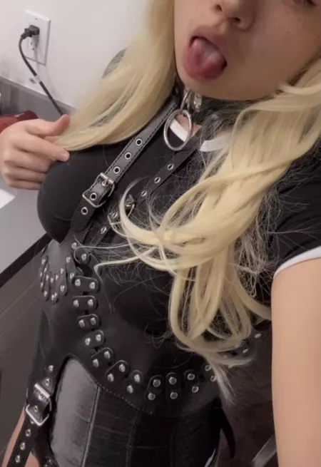 does daddy enjoy a kinky slut? ;)