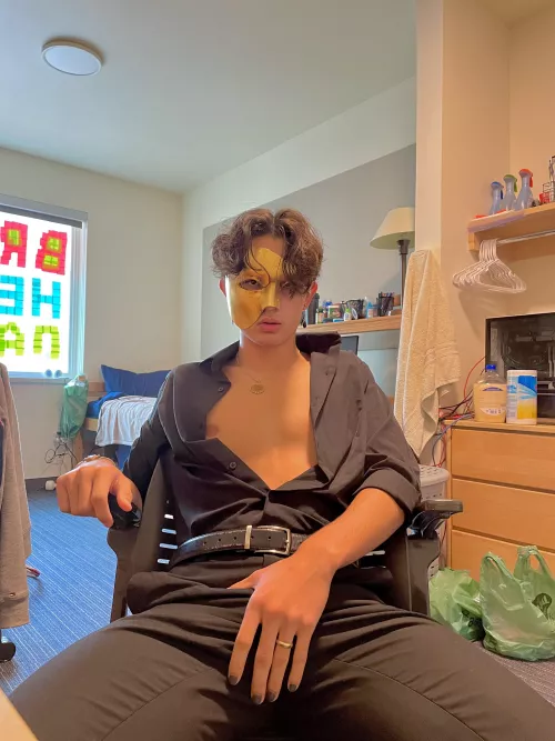 Does the phantom of the opera smoke?