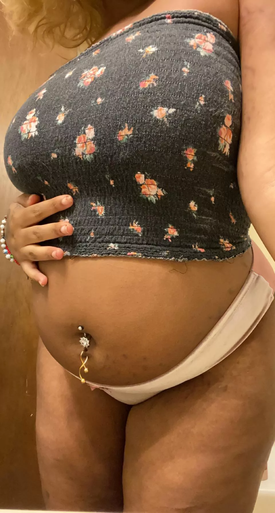 Does this crop top look good on me even though I’m pregnant