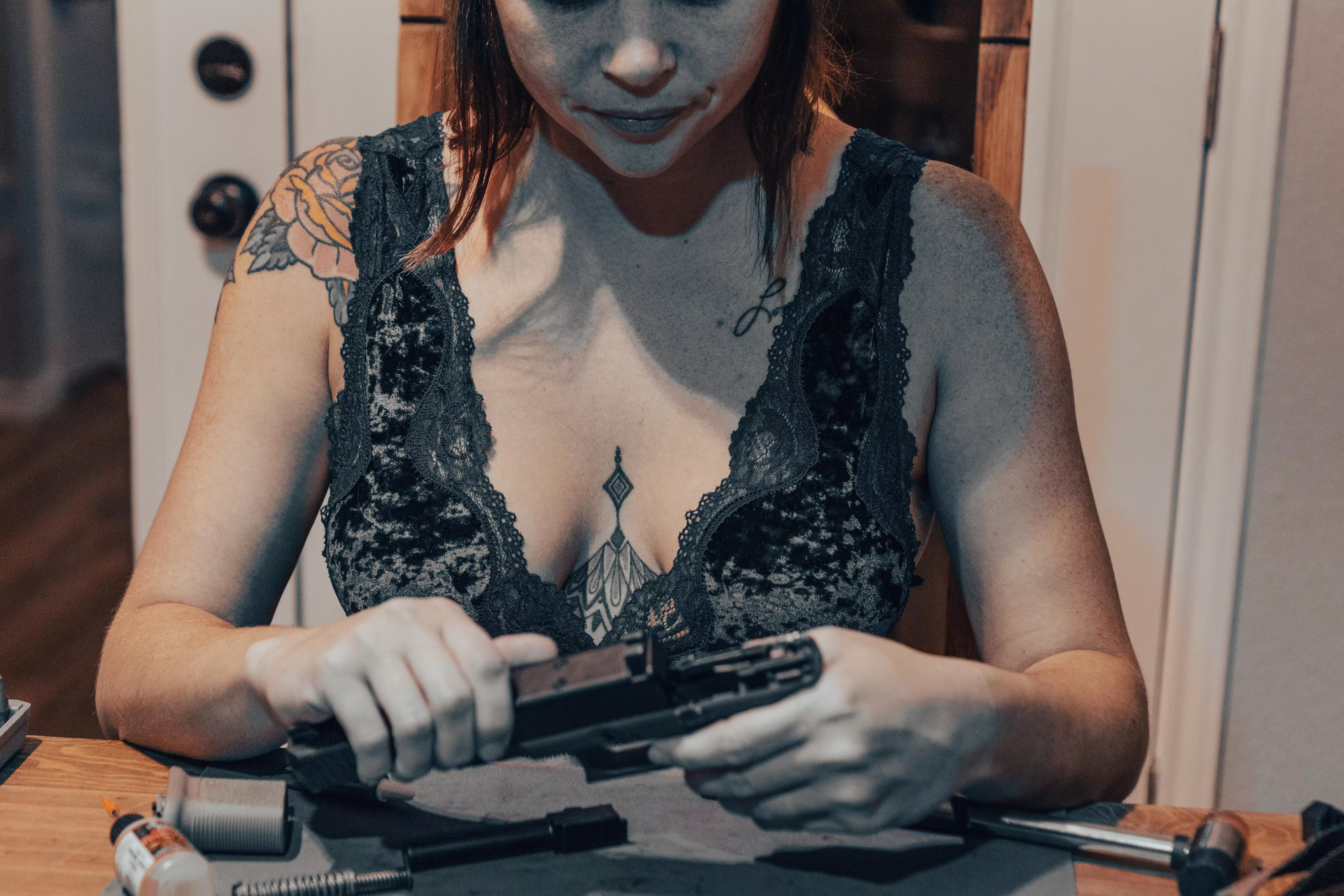 Does your wife clean her guns in lingerie? 💖