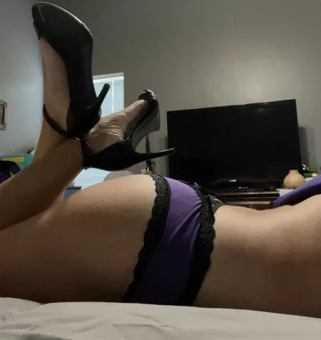 Doing my chores like this today 🤤🔥