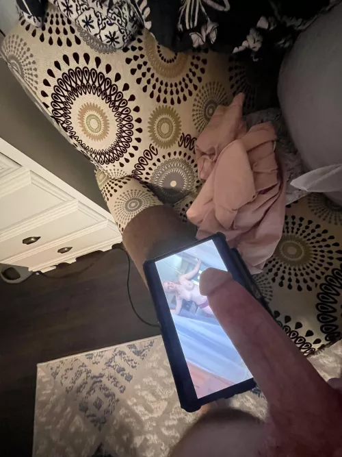 Doing some tributes this morning, nude or semi nude only please! Give your lady what she wants! Kik thefire422