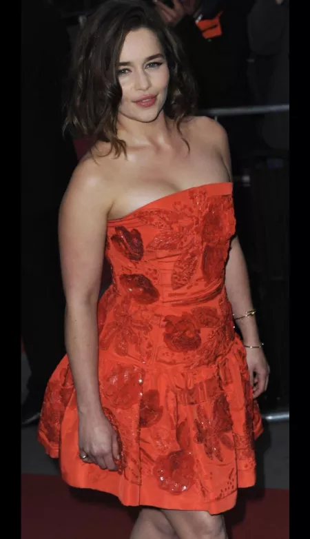 Dominate me as Emilia Clarke and make me submit to you