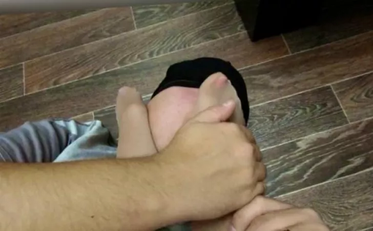 [Domme] More diligent foot worship from my pathetic man
