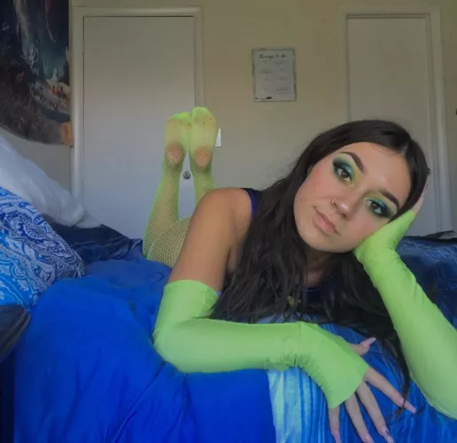 Don’t act like you wouldn’t throw your life away for my feet 😈