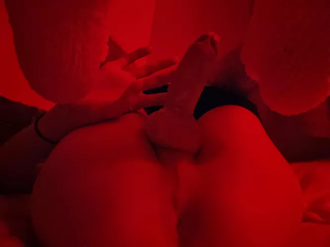 Don't know if my inexperienced asshole is gay enough m, but I'd love to let a few people fill mine up ;)