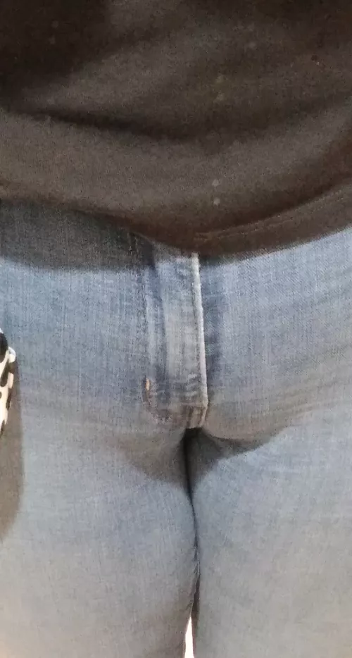 Dont usually wear blue jeans because of this lol 😅