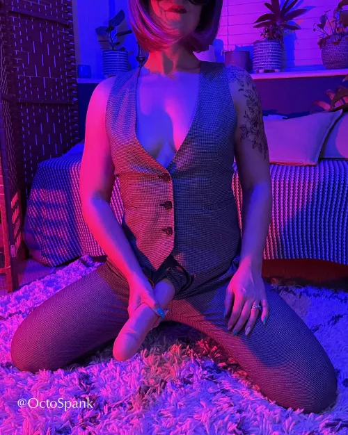 Dressed and ready to fill a sissy’s ass