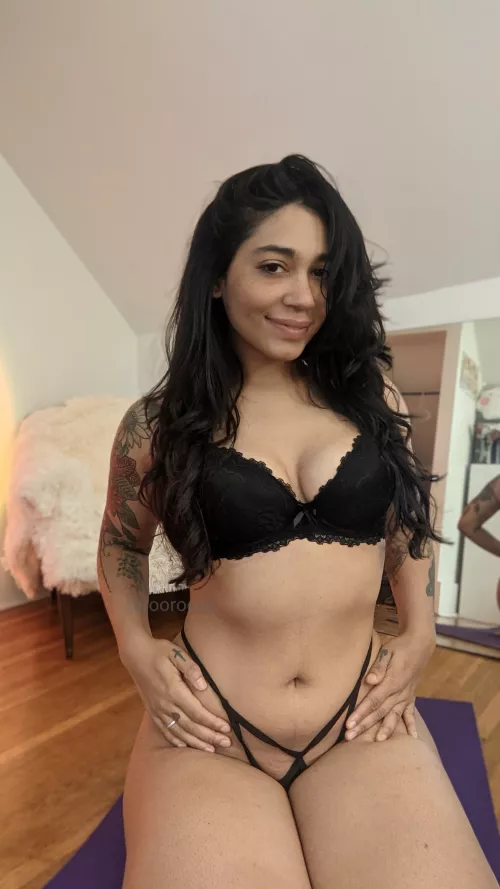 Easy to please, just fuck me once a day 🖤