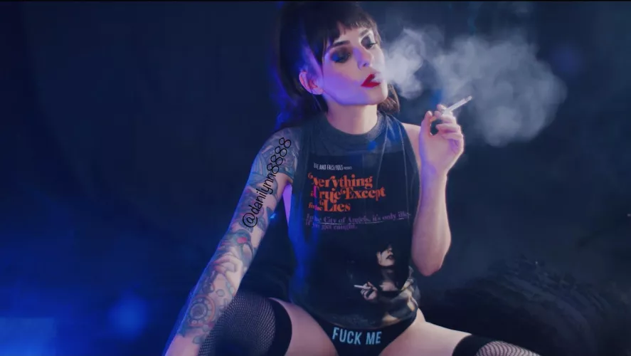 👿 Enjoy your day babes 💋💨💨💨