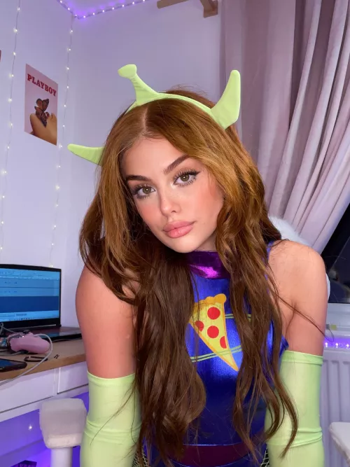 Ever hung out with a funsized 👽 before?