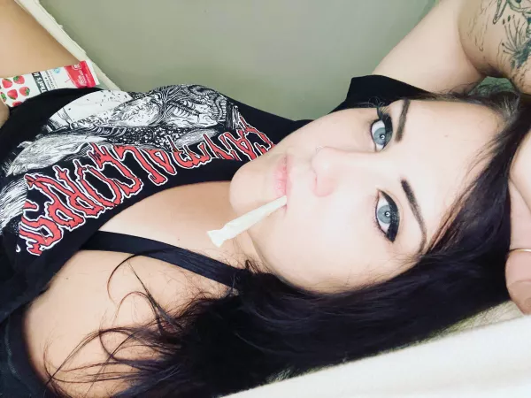 *every* guy wants a goth girl 🖤