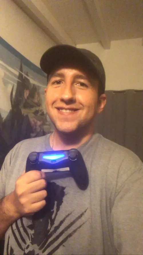 Excited to start on Guardians of the Galaxy 😬🎮 happy weekending, bros!