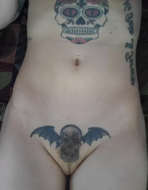 (F) 30, 115, 5'4 a better close-up of my tattoo. I hate my labia so much 🙃