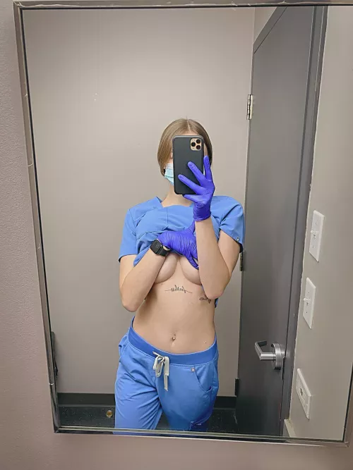 [F] Everyday I get a little naughty in the hospital bathroom☺️