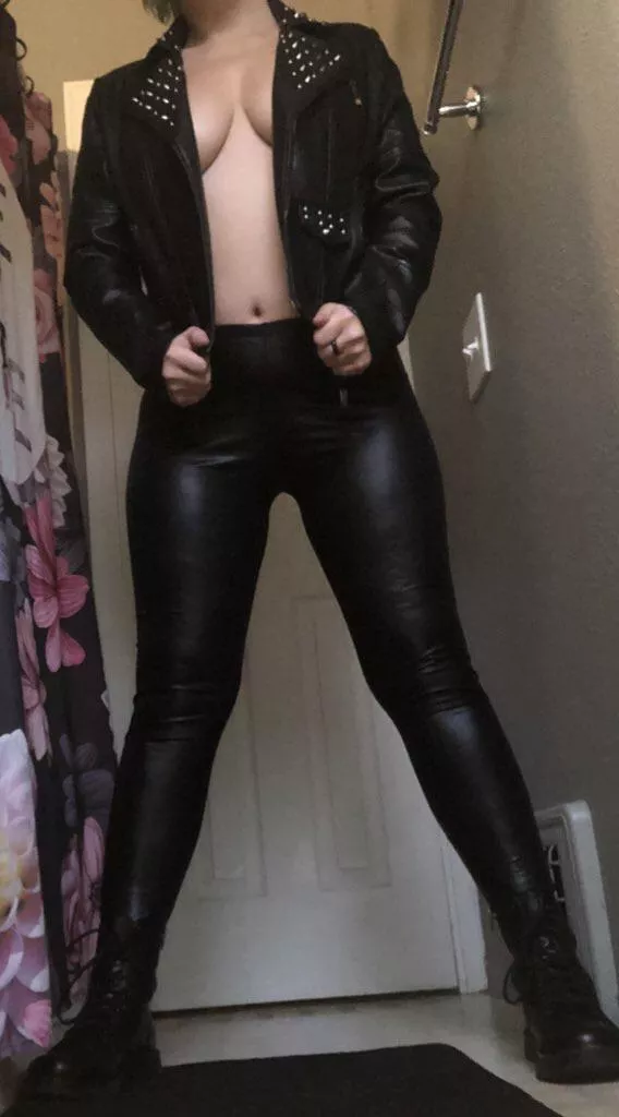 [F] Living for this leather look