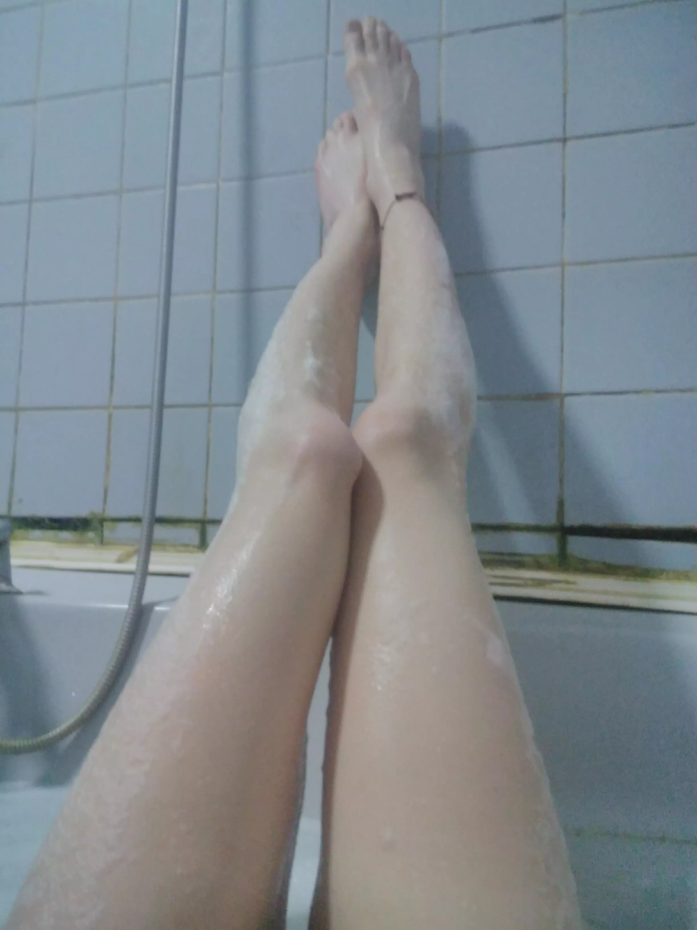 [f] Long, soapy legs in the bath. Hope you like them xx