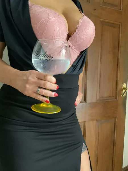 (F) Shall we ? It be rude not to ❤️💋💋