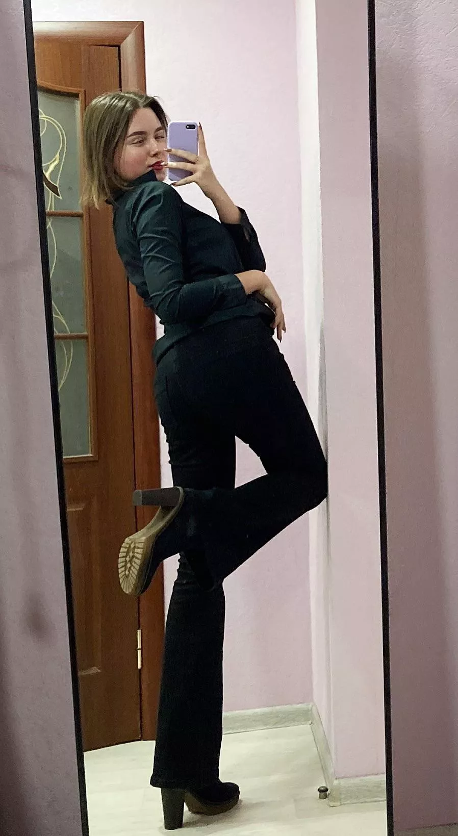 [f] Those legs😍