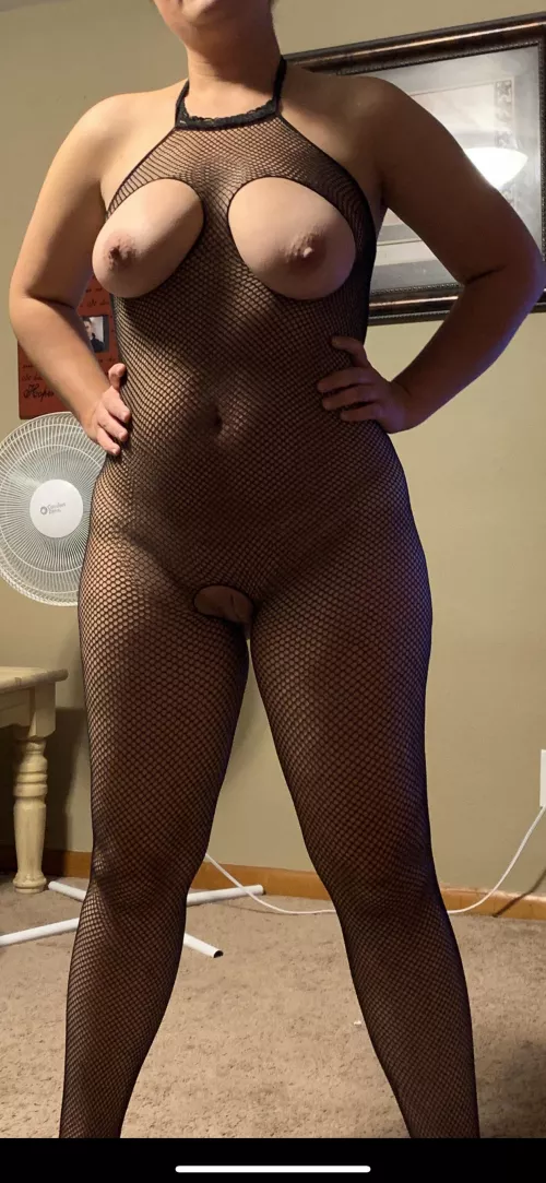 F, what do you guys think of me? Am I a sexy milf? What would you do to me