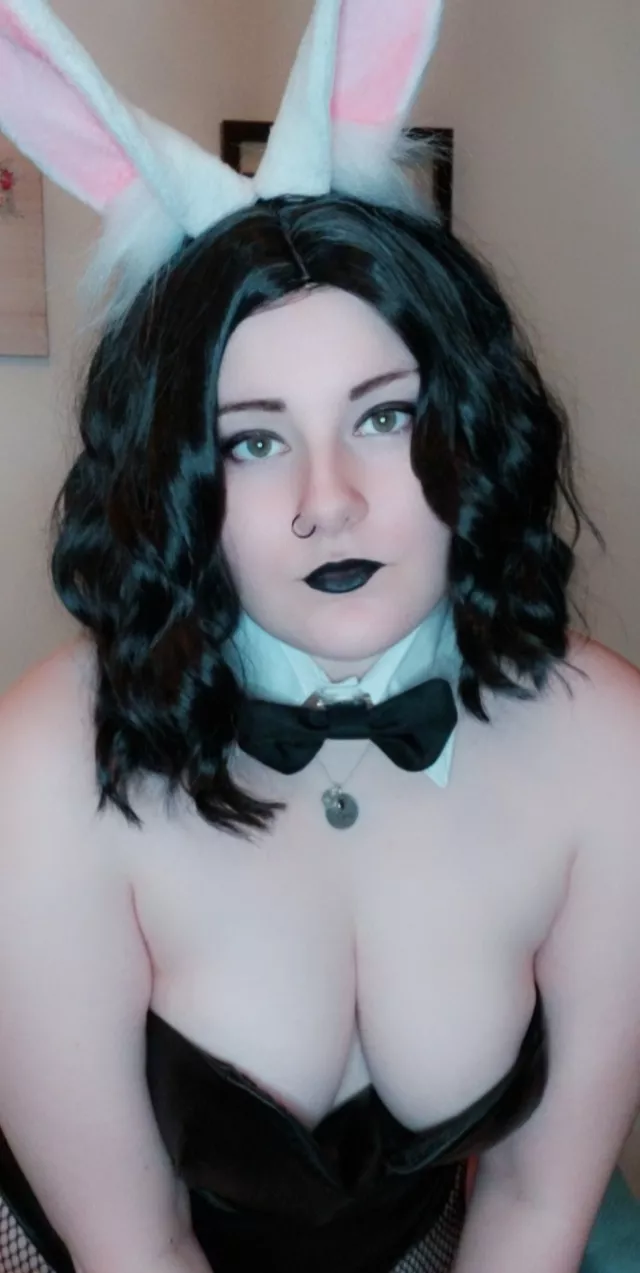 (F19) Goth bunny girl at your service ~ 🖤✖🐰