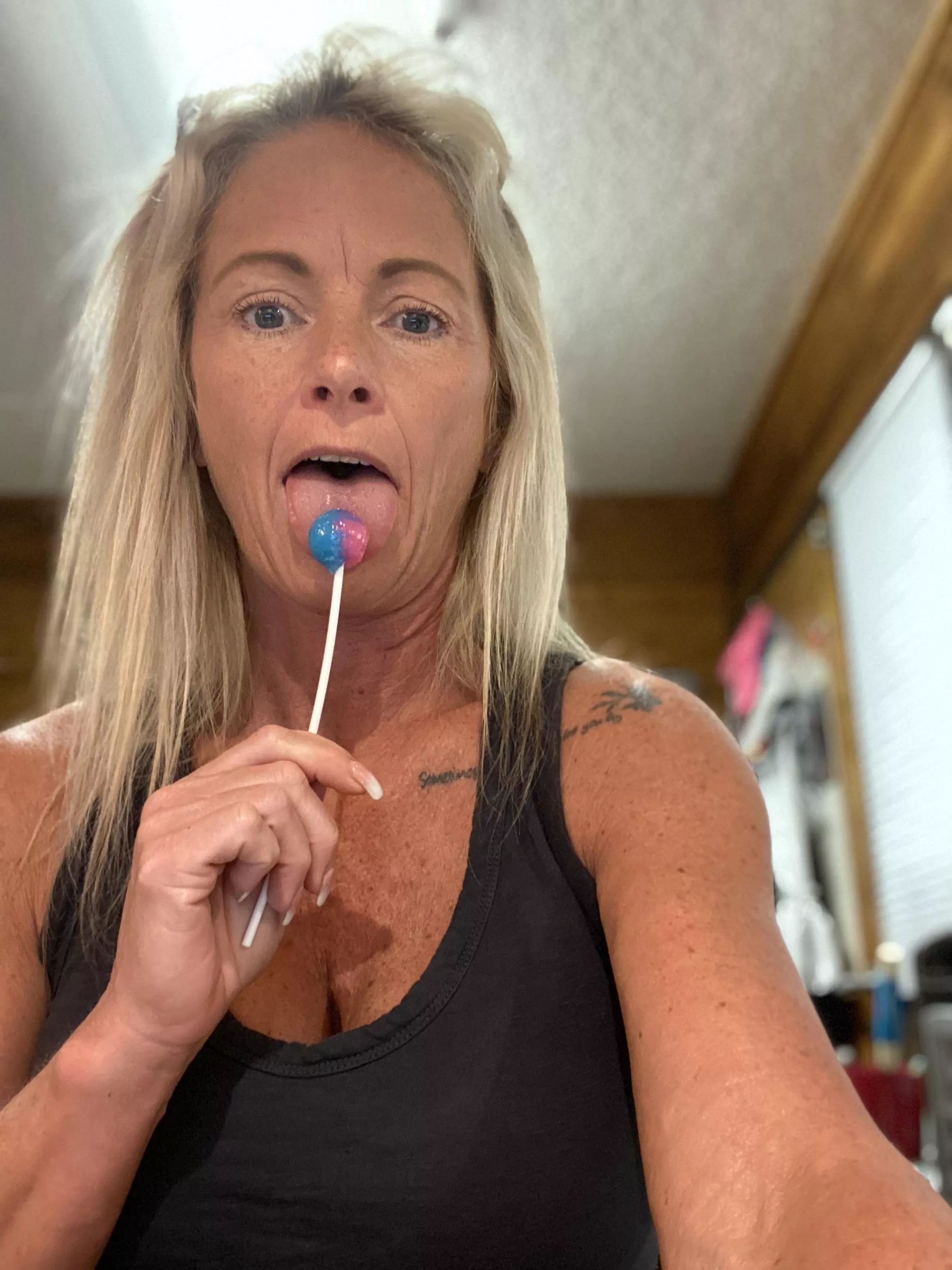 F47👅