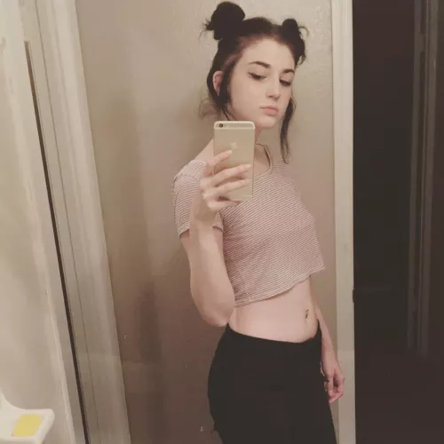 (F4M) looking for someone who can make me wet darling DM me! On KIK:: aliecooper15 😘