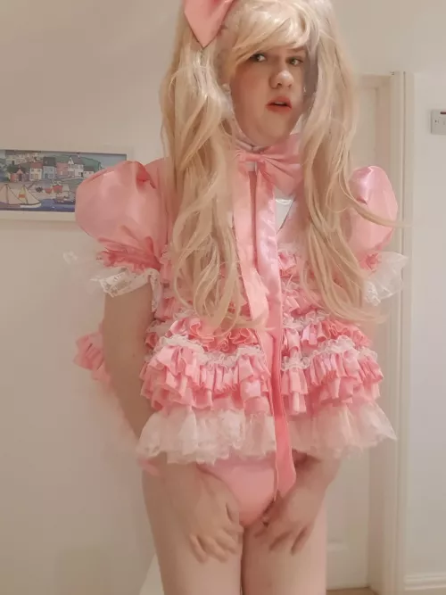 Feeling amazing after getting a chance to try this on properly! Looking for compliments and gentle humiliation only please haha 😅