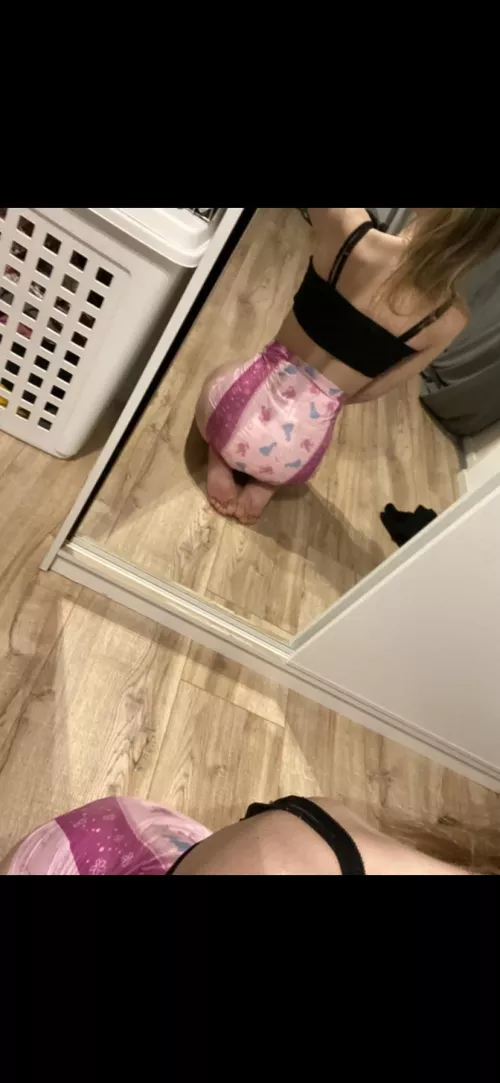 Feeling like a good girl in my princess diaper🌈🤍