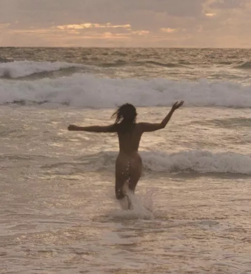 Feeling so free 😉🍑 (F)