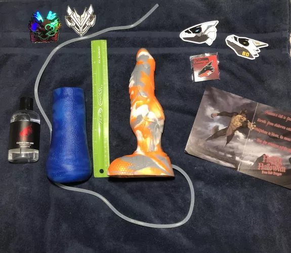 Finally got a chance to get to know these two from my order that came in recently. Bishopโs my biggest penetrator yet (and my fist medium size), and Twitch is my first penetrable that iโve got. I love them both, and i couldnโt ask for a better team Finally got a chance to get to know these two from my order that came in recently. Bishopโs my biggest penetrator yet (and my fist medium size), and Twitch is my first penetrable that iโve got. I love them both, and i couldnโt ask for a better team