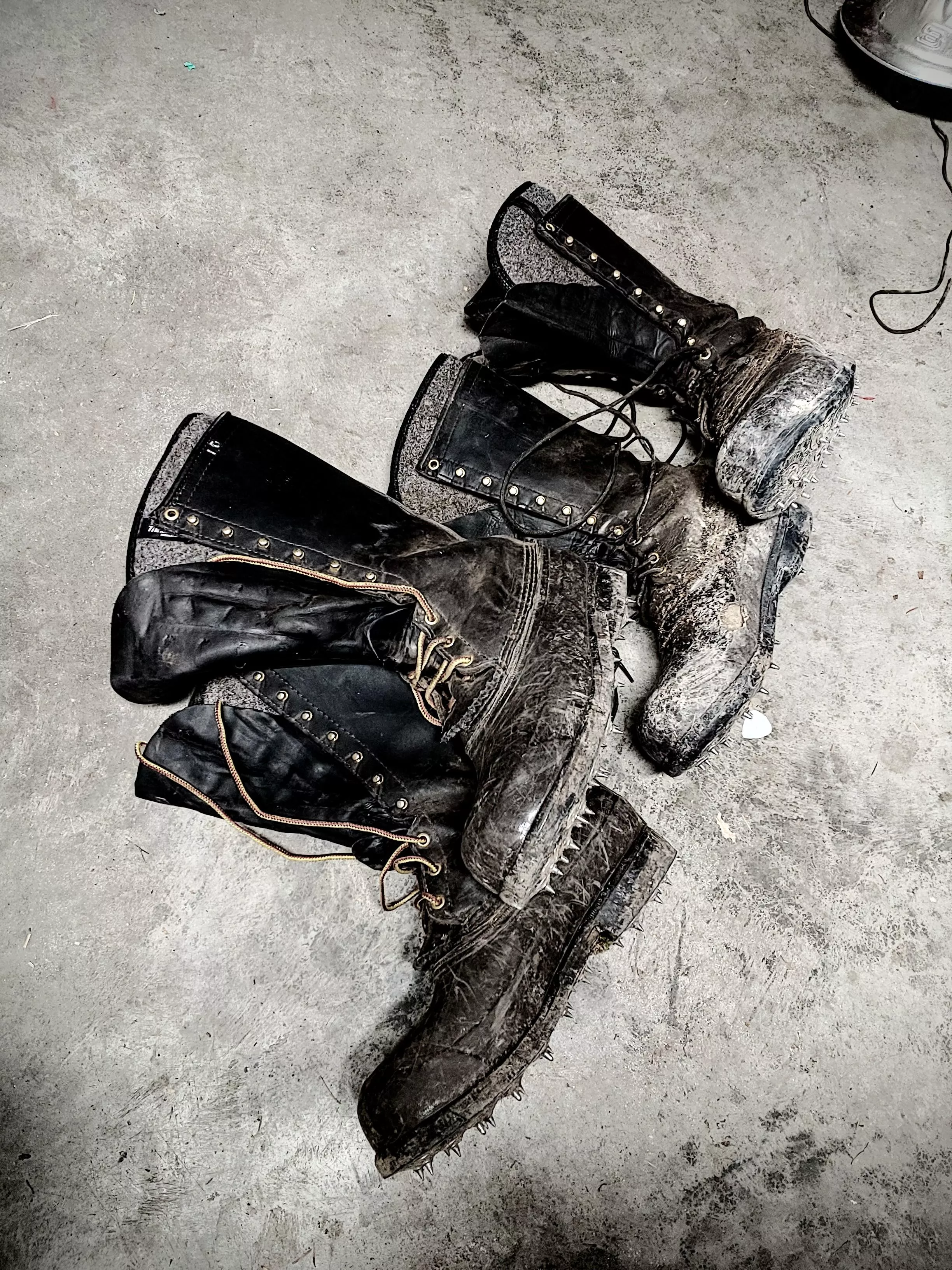 First couple days into my second set of Hoffman Pacs, gonna send my oldies back to get rebuilt. Great boot if you work in the woods or deal with bad terrain/weather everyday First couple days into my second set of Hoffman Pacs, gonna send my oldies back to get rebuilt. Great boot if you work in the woods or deal with bad terrain/weather everyday