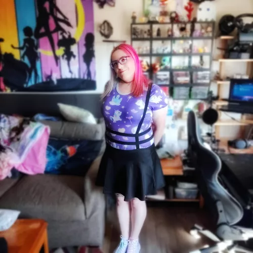 First time going out dressed feminine and I'm feeling really self conscious and vulnerable. Kind words of support please 👉👈