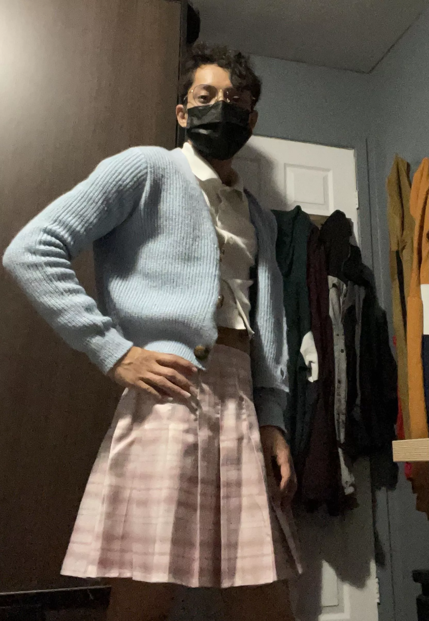 First time posting, wanted to show my first outfit. Hope you like it 🥺👉👈