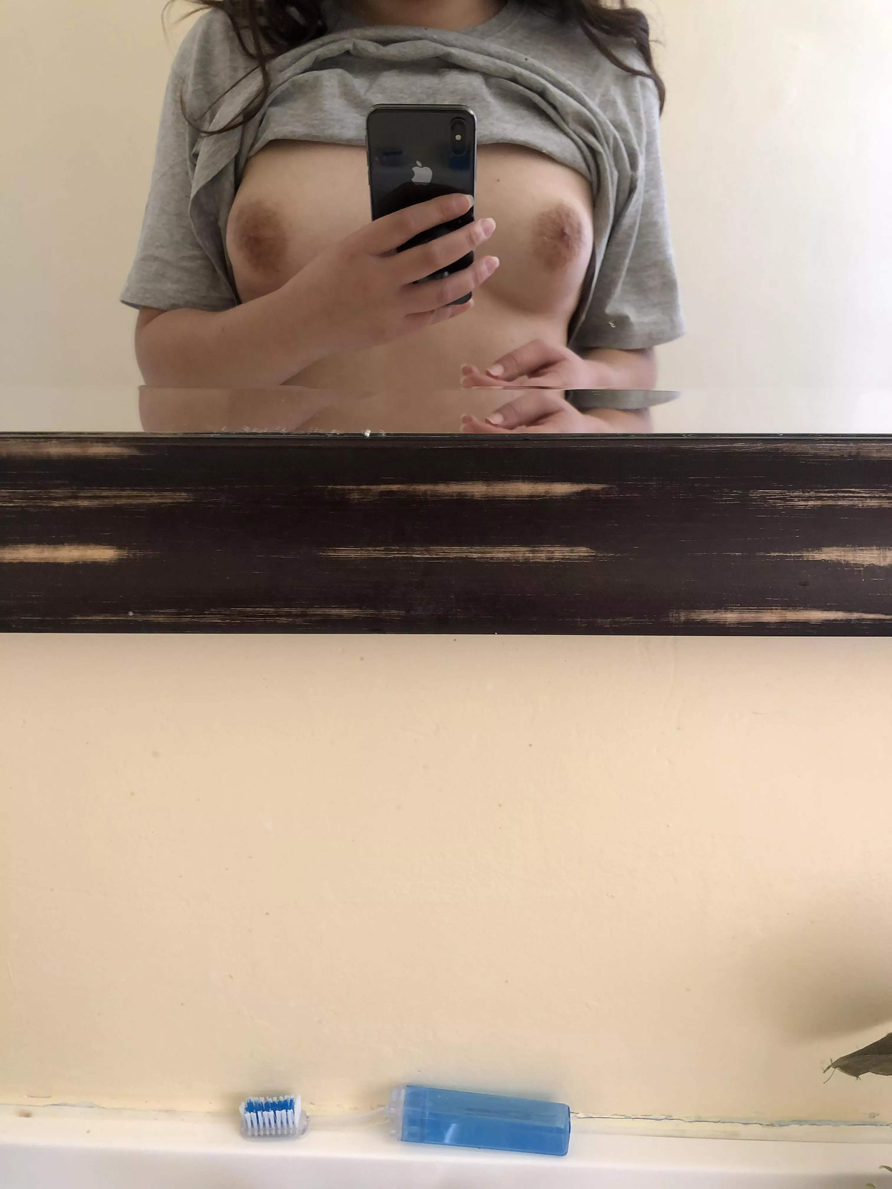 First time showing my small boobs on the internet 🤭🥰