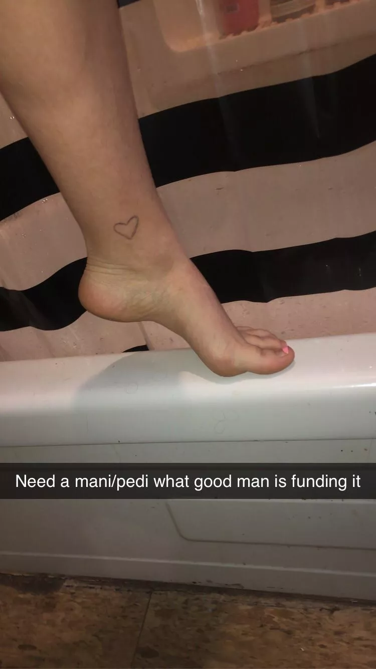 Foot worshippers approach in my dm’s