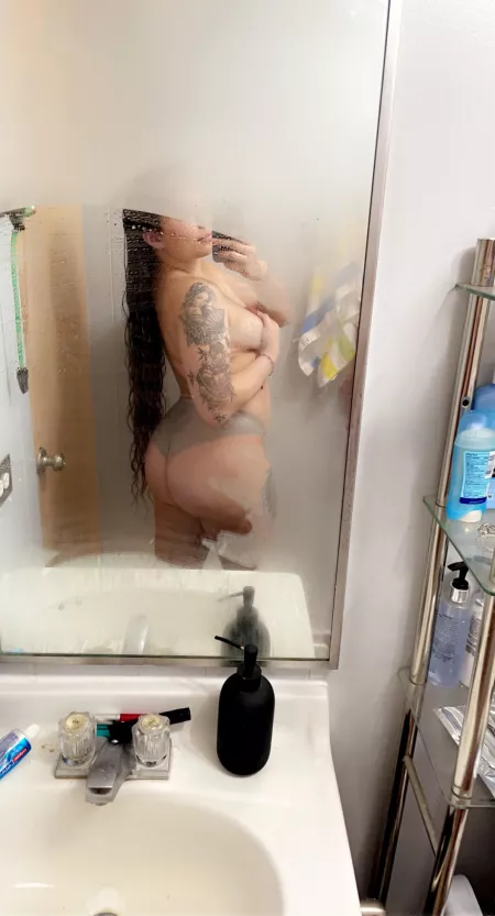 Fresh out of the shower & feeling clean🥰