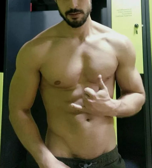 Friday vibes, bring on weekend 🤙🏽