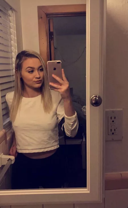 Fuck a bra! My body is for making strangers cocks hard 😘🖤