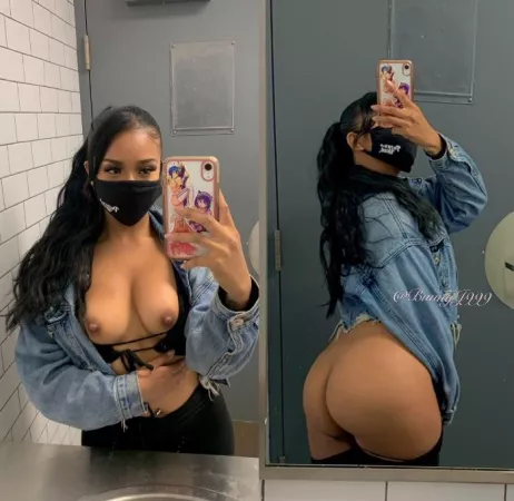 Fuck me from the back or front first? You choose 😋