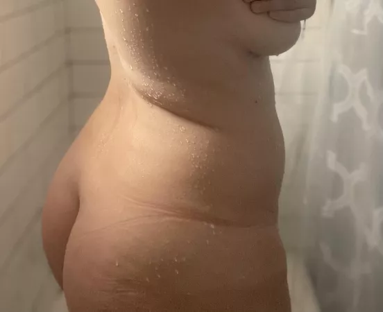 Getting ready for a party later, do my massive tits and huge ass look clean? New video available of my whole soapy routine… 😉💋
