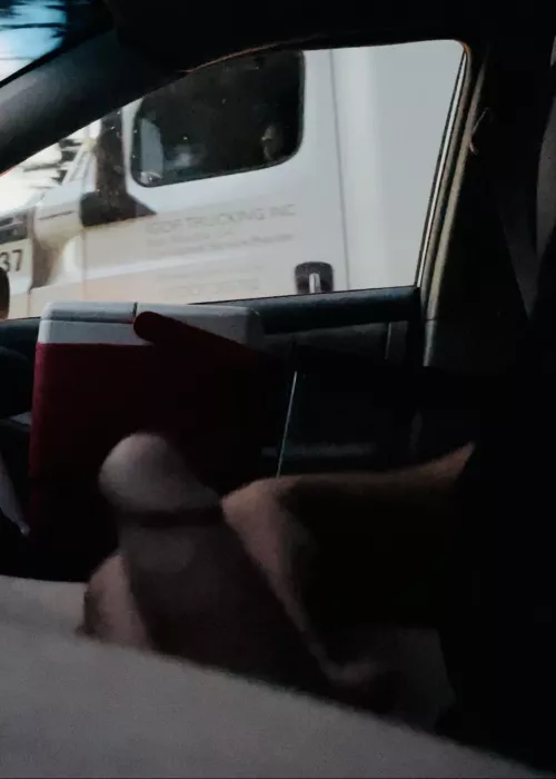 Giving the Truckers a show! 🛻