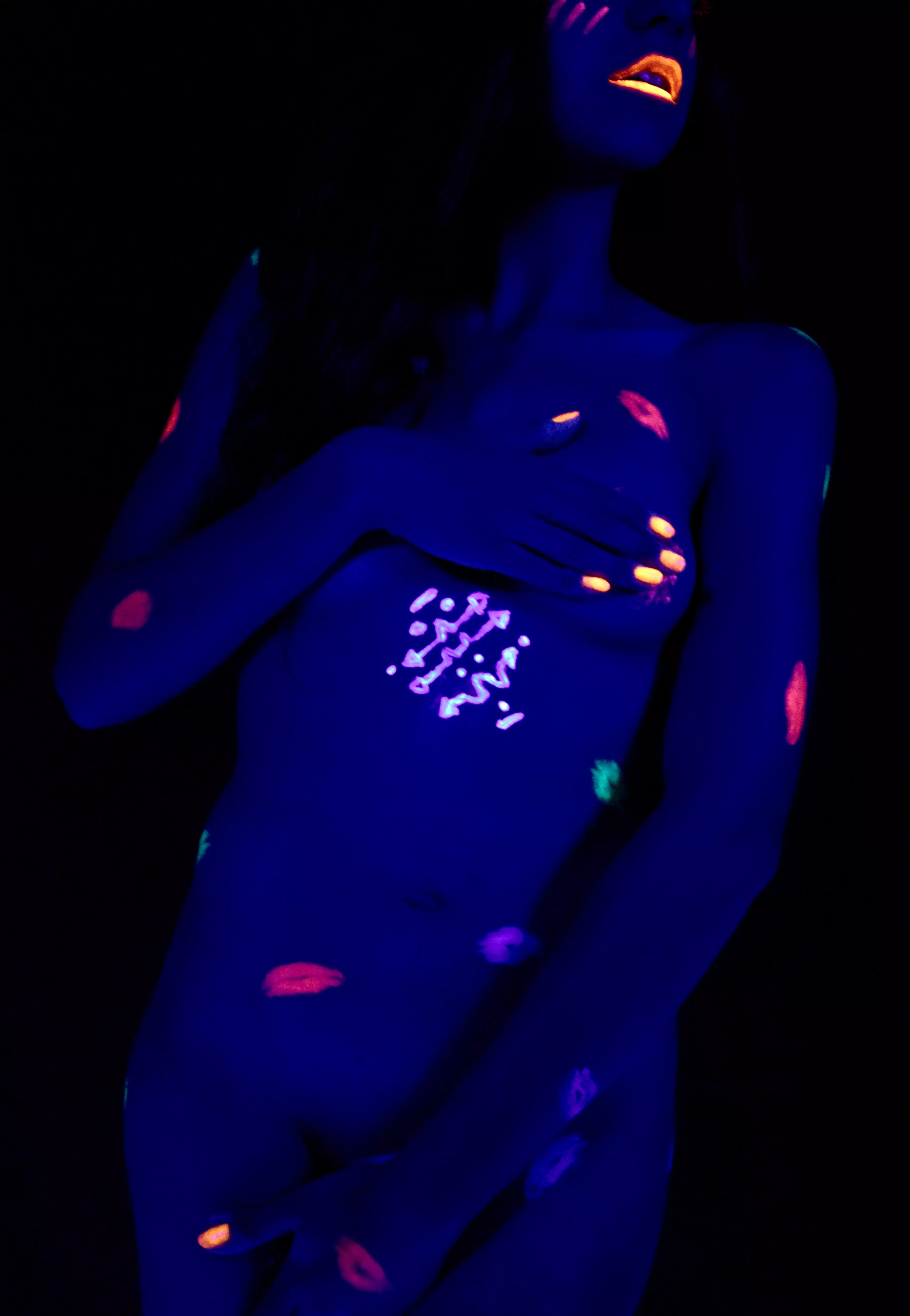 Glowing kisses~