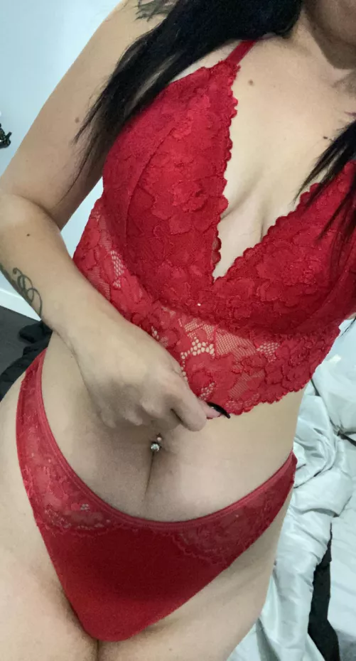 Go hit that link below or in my bio to see more .. 😏 it’s free so what do you got to lose? 😜