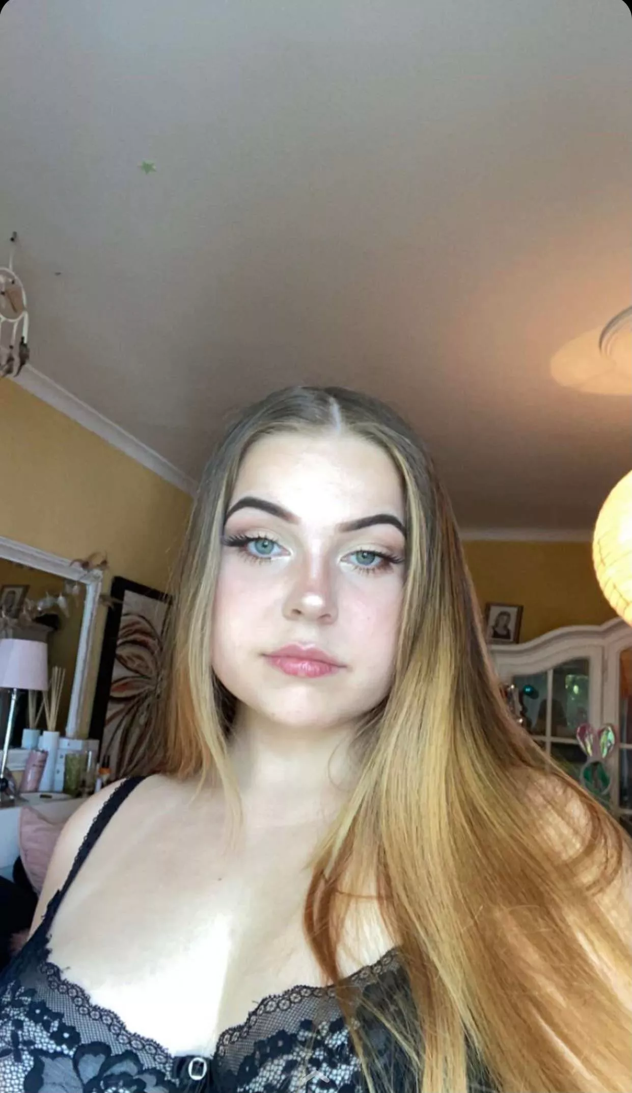 God she's hot 🤤