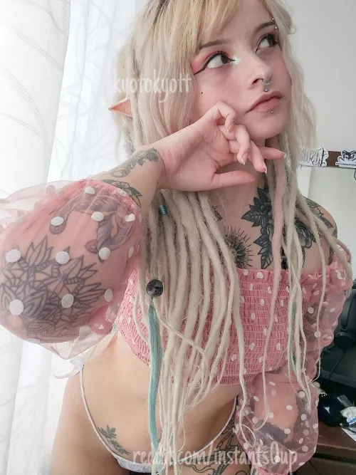 Good morning 💗 alt girls love softness and pink stuff sometimes idk ˖♡