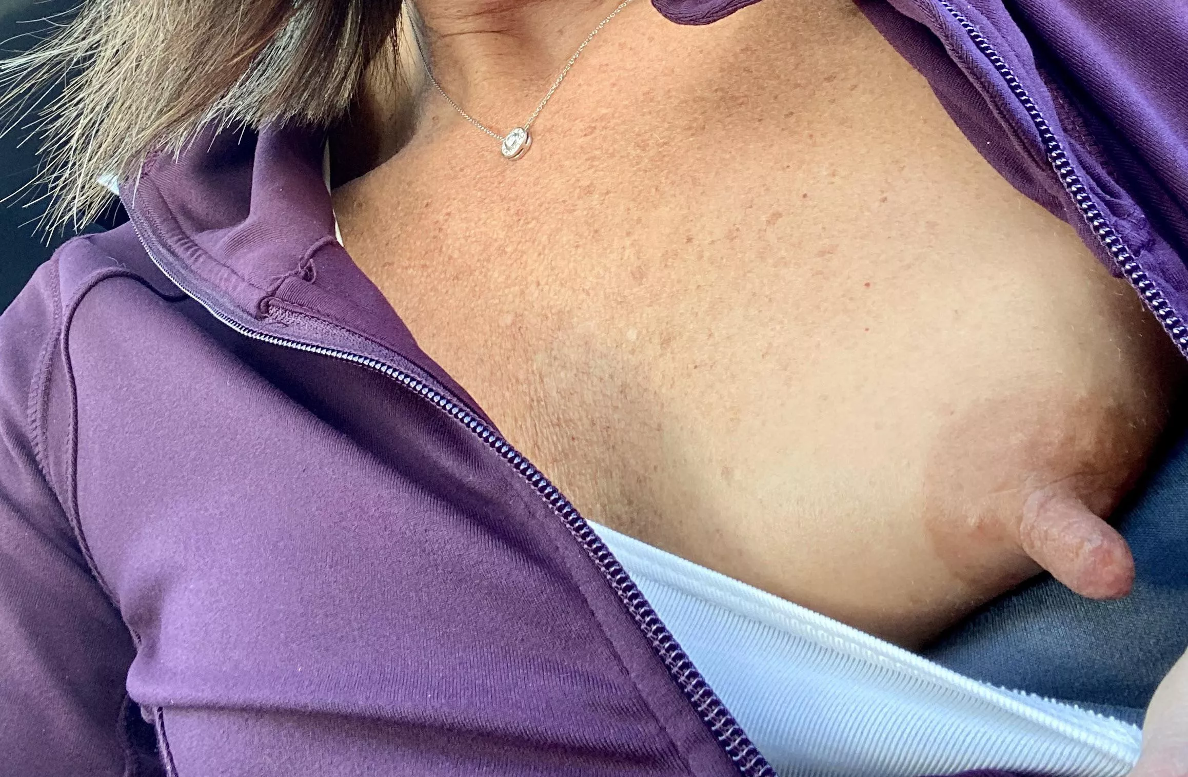 Good morning! Feeling a bit nippy today. 50(f) and sexy.