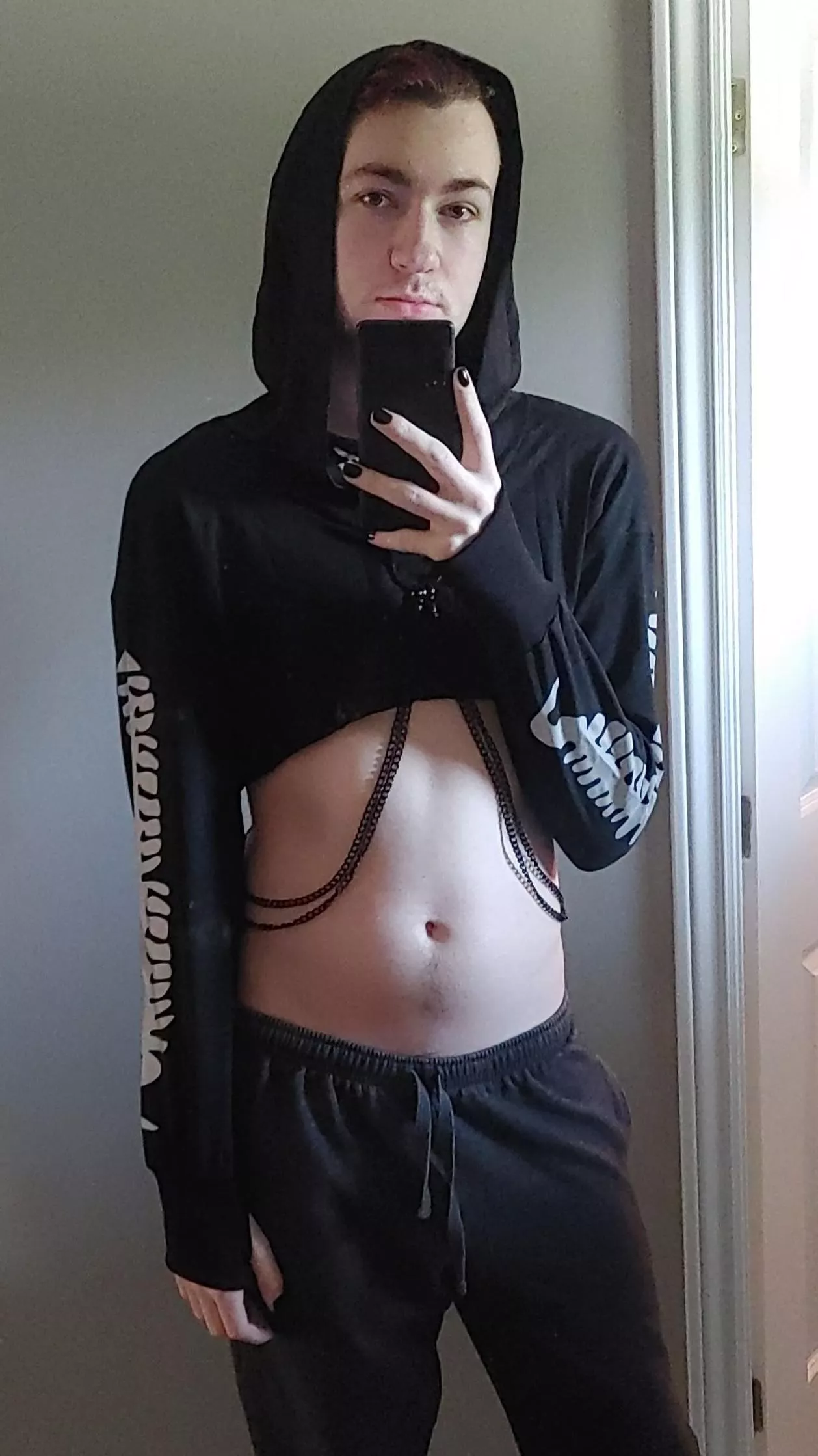 Got a new crop top! What do you guys think?😉😘